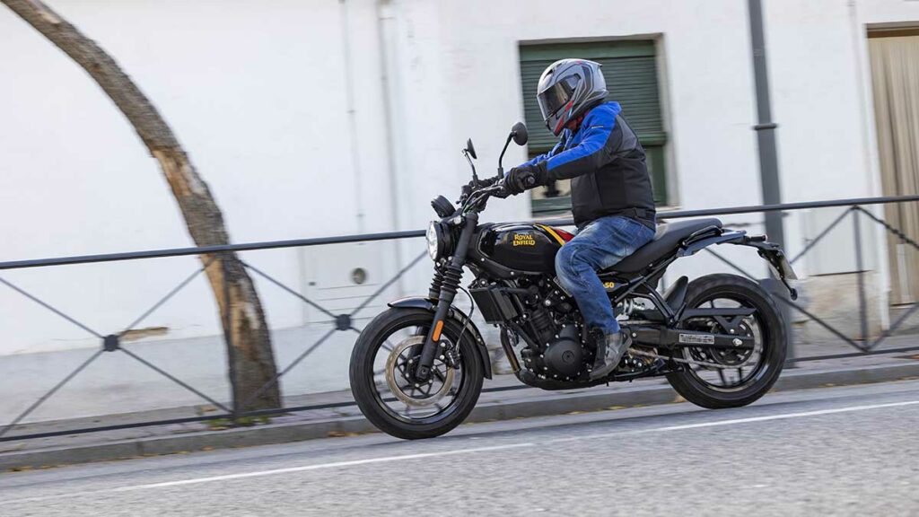 La Royal Enfield Guerrilla 450 nace como roadster divertida, gamberra y diferente 14 Prueba Royal Enfield Guerrilla 450