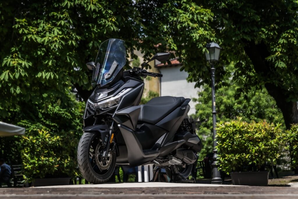 Los nuevos scooters para el carnet A2 que despuntarán en 2025 19 Voge SR3 2025