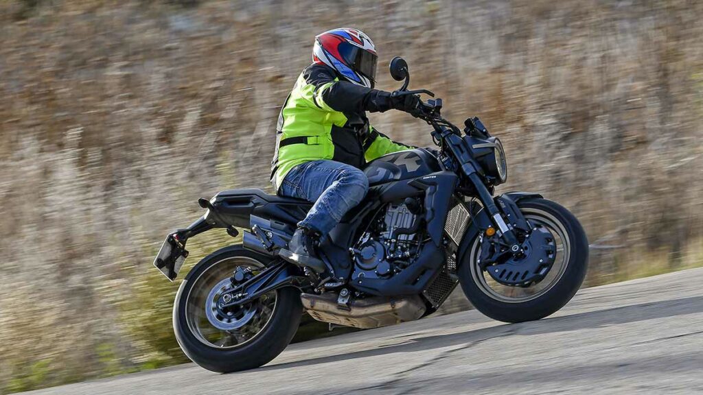 Los precios y rivales de una de las motos más gamberras del mercado 16 Rivales de la Royal Enfield Guerrilla 450