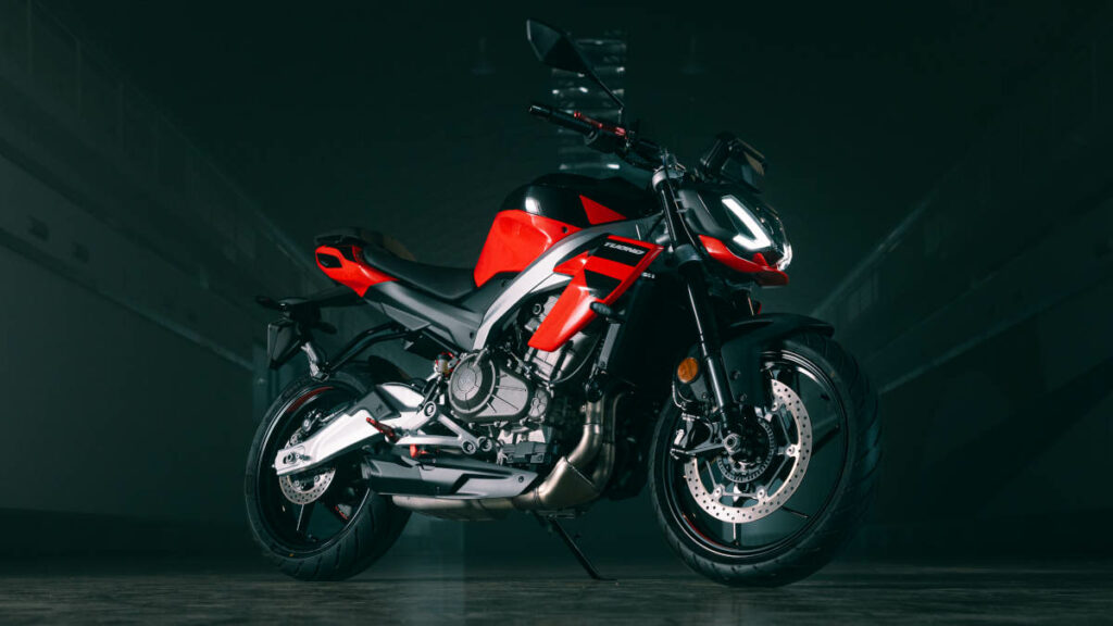 Encuentra tu moto naked ligera con carnet A2 favorita entre las novedades 2025 9 Aprilia Tuono 457