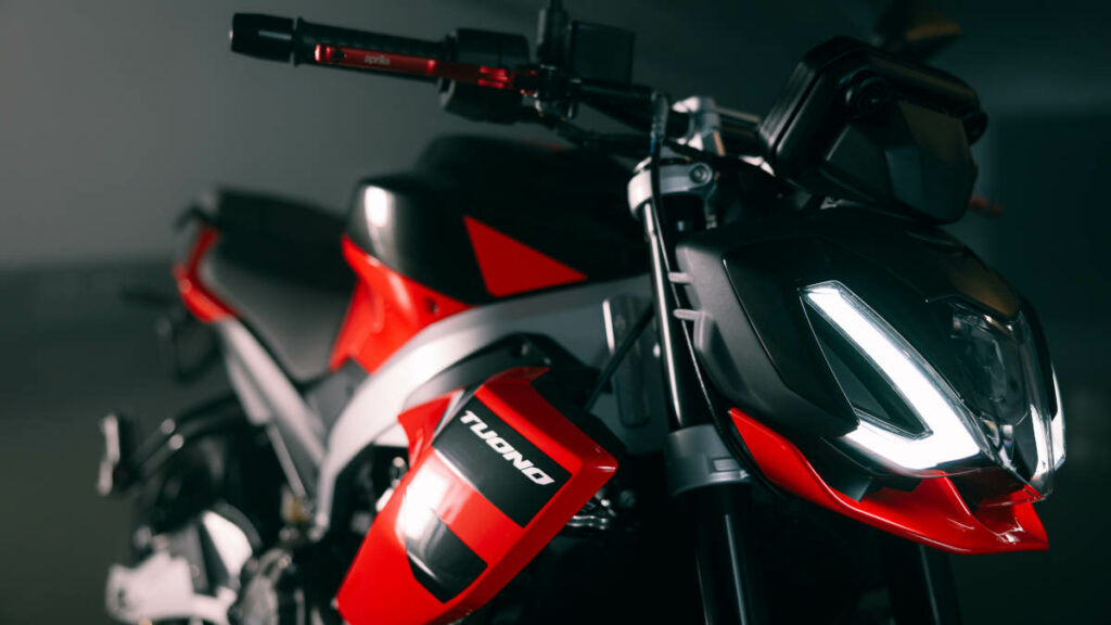 Las dos novedades 2025 más esperadas de Aprilia y Moto Guzzi llegan con pre-reserva y oferta limitada 11 Aprilia Tuono 457