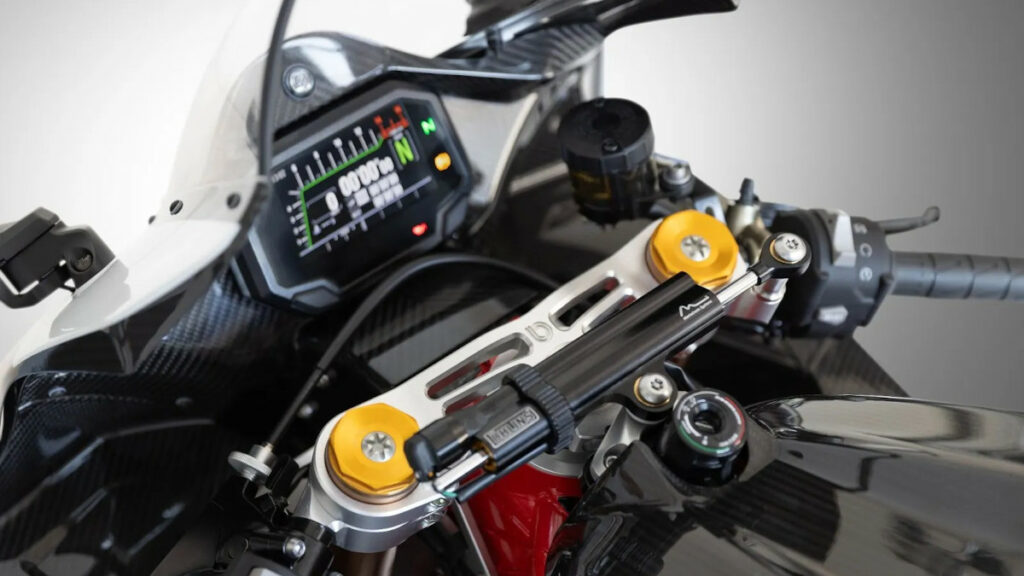 La Bimota KB998 Rimini aterriza en el EICMA 2024 con ADN de carreras para la calle 12 Bimota KB998 Rimini
