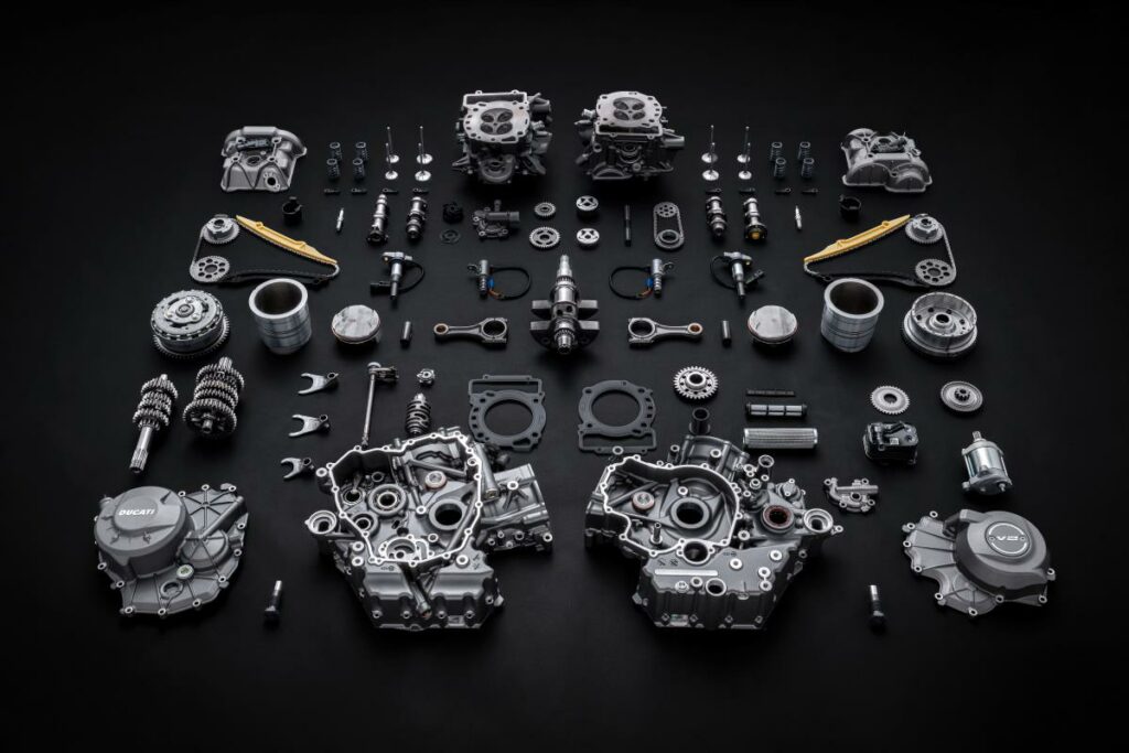 Ducati sorprende con el rediseño de su V-twin 890 cc a 90º: es el más ligero producido en Borgo Panigale 14 Nuevo motor Ducati V2 a 90º 890 cc 2025