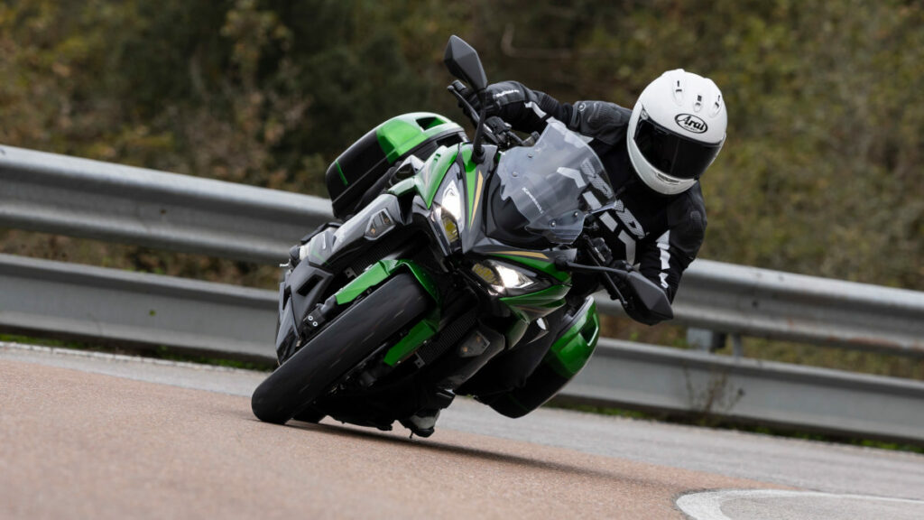 Probamos la Kawasaki Ninja 1100 SX, una verdadera sport turismo que se vuelve más deportiva y cómoda 16 Prueba Kawasaki Ninja 1100 SX
