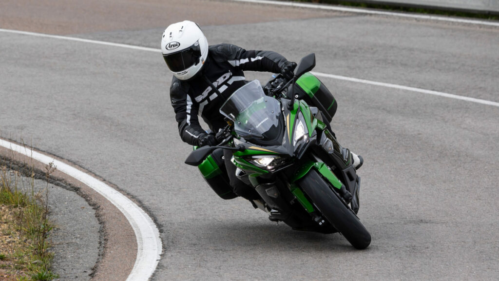 Probamos la Kawasaki Ninja 1100 SX, una verdadera sport turismo que se vuelve más deportiva y cómoda 21 Prueba Kawasaki Ninja 1100 SX