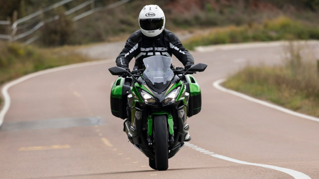 Probamos la Kawasaki Ninja 1100 SX, una verdadera sport turismo que se vuelve más deportiva y cómoda 20 Prueba Kawasaki Ninja 1100 SX