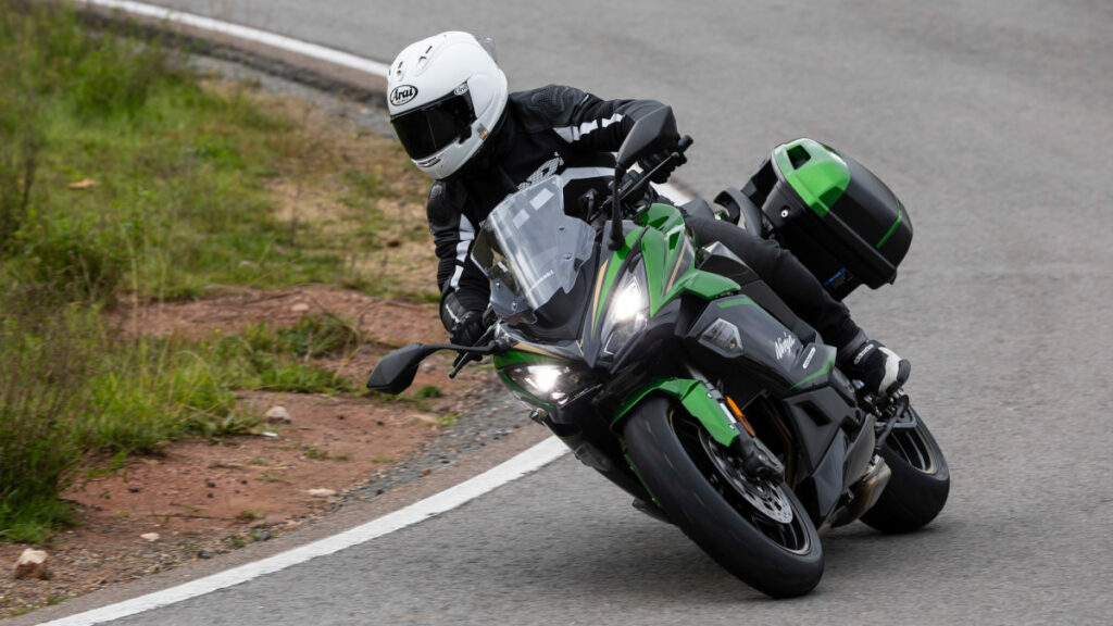 Probamos la Kawasaki Ninja 1100 SX, una verdadera sport turismo que se vuelve más deportiva y cómoda 19 Prueba Kawasaki Ninja 1100 SX