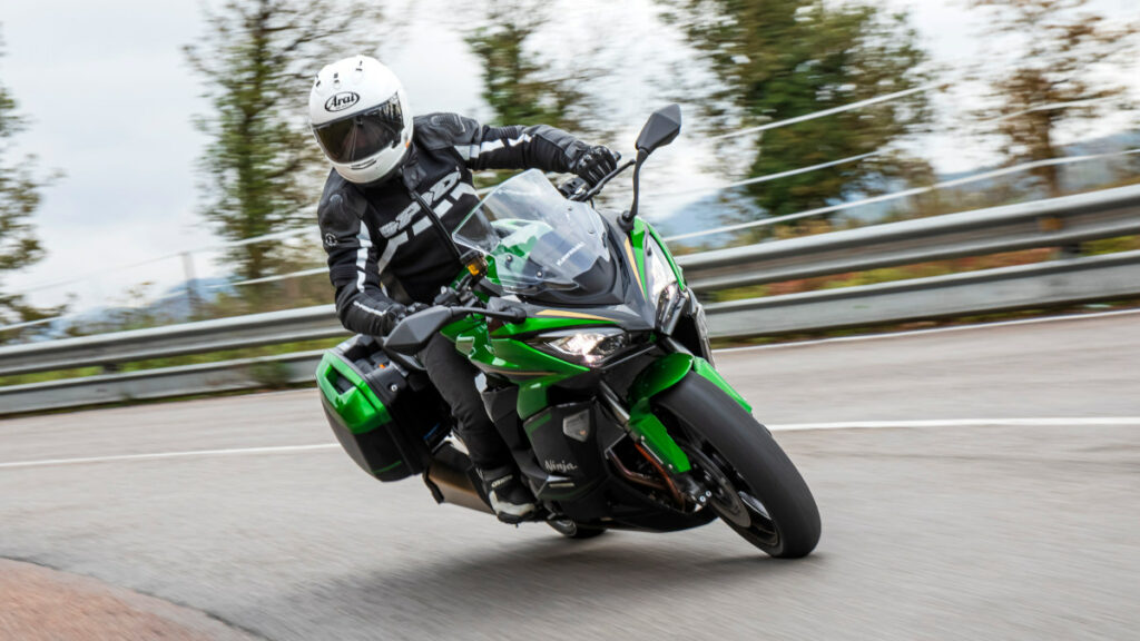 Probamos la Kawasaki Ninja 1100 SX, una verdadera sport turismo que se vuelve más deportiva y cómoda 18 Prueba Kawasaki Ninja 1100 SX