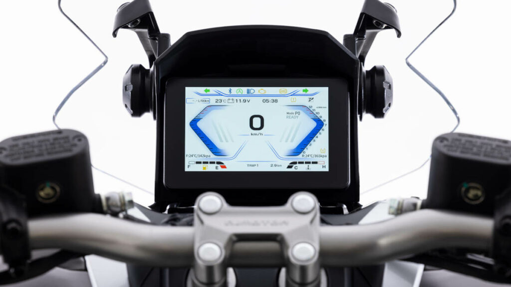 El nuevo QJ Motor ATR 125 no sólo presume de estilo crossover; también de extrema eficiencia 14 QJ Motor ATR 125