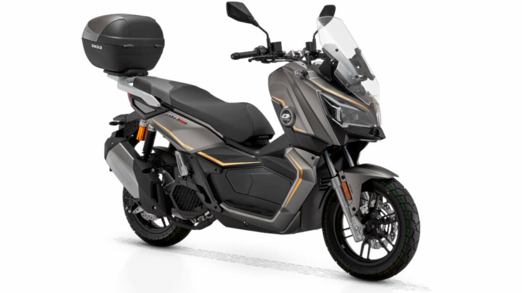 Los 11 scooters 125 para el carnet de coche que se presentan como novedades en 2025 14 QJ Motor ATR 125