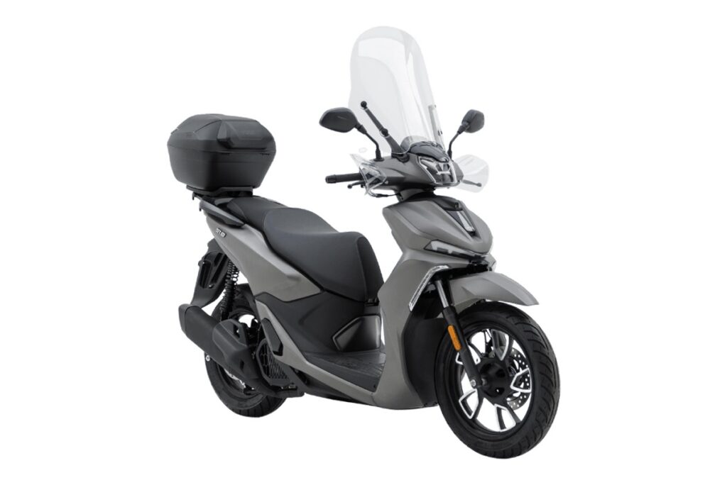 Los 11 scooters 125 para el carnet de coche que se presentan como novedades en 2025 18 Voge SR16 2025