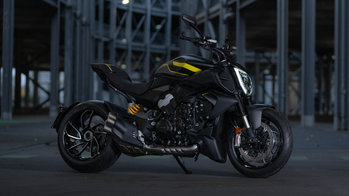 La Ducati Diavel V4 apuesta casi todo al negro con una nueva decoración para 2025