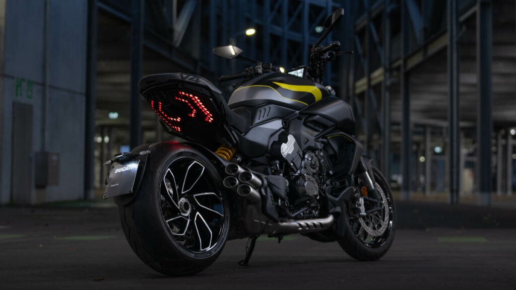 La Ducati Diavel V4 apuesta casi todo al negro con una nueva decoración para 2025 10 Ducati Diavel V4 Black Roadster