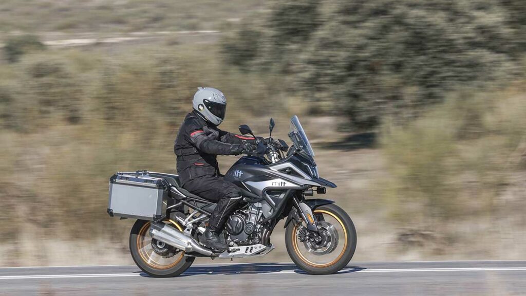 La nueva trail MITT TT 555 para el carnet A2 es la prueba de que algo está cambiando en la marca española 21 Fotos de la prueba de la MITT TT 555