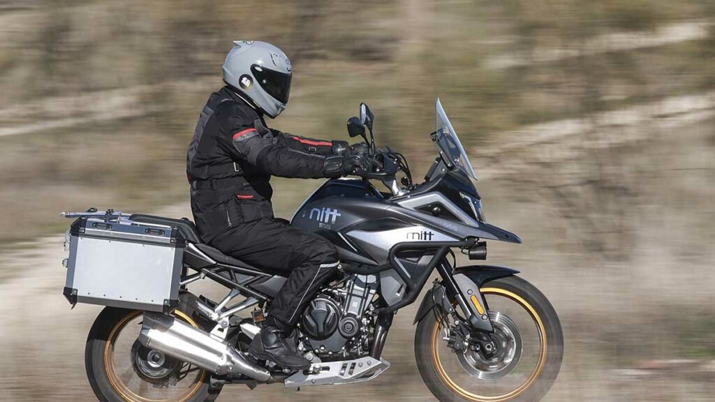 La nueva trail MITT TT 555 para el carnet A2 es la prueba de que algo está cambiando en la marca española 15 Fotos de la prueba de la MITT TT 555