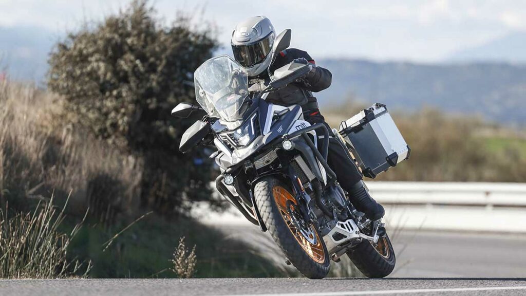 La nueva trail MITT TT 555 para el carnet A2 es la prueba de que algo está cambiando en la marca española 18 Fotos de la prueba de la MITT TT 555