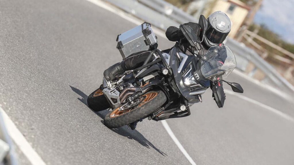 La nueva trail MITT TT 555 para el carnet A2 es la prueba de que algo está cambiando en la marca española 17 Fotos de la prueba de la MITT TT 555