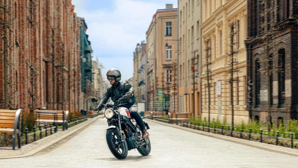 Dale un toque retro a tu vida y muévete por la ciudad aprovechando la oferta de estas dos motos 125 de Yamaha 10 Yamaha XSR125