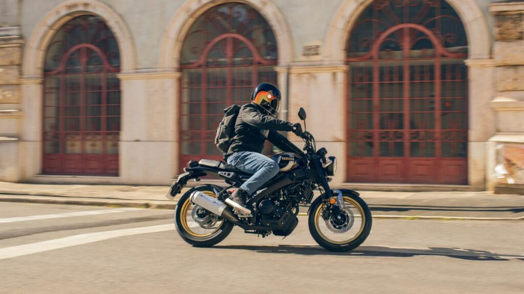 Dale un toque retro a tu vida y muévete por la ciudad aprovechando la oferta de estas dos motos 125 de Yamaha 9 Yamaha XSR125 Legacy
