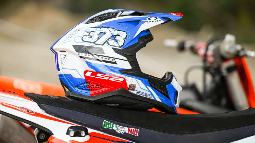 Edgar Canet: “El día que termine o gane el Dakar será el día más bonito de mi carrera” 8 Edgar Canet en su preparación para el Dakar 2025