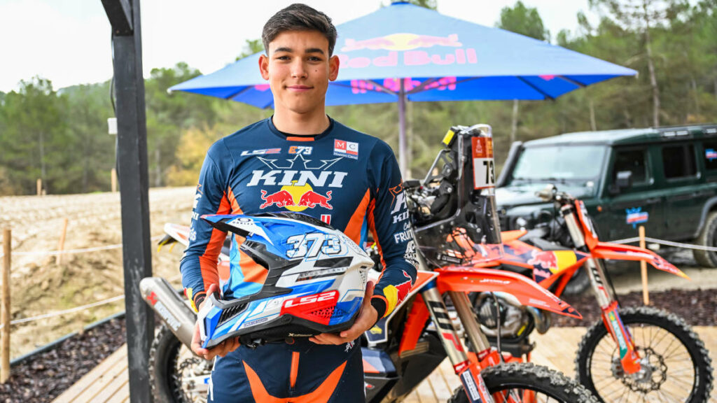 Edgar Canet: “El día que termine o gane el Dakar será el día más bonito de mi carrera” 11 Edgar Canet en su preparación para el Dakar 2025