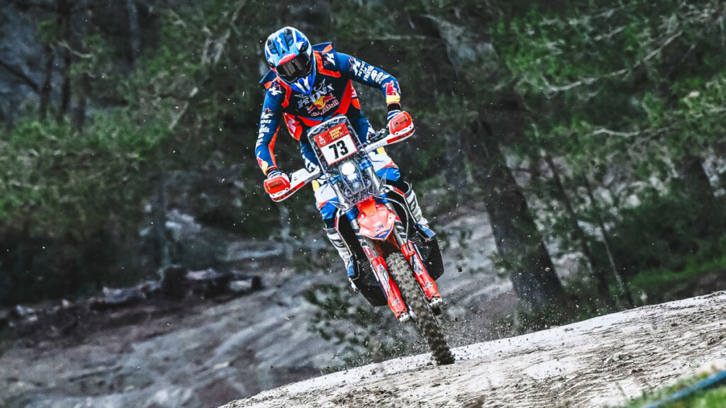 Edgar Canet: “El día que termine o gane el Dakar será el día más bonito de mi carrera” 9 Edgar Canet en su preparación para el Dakar 2025