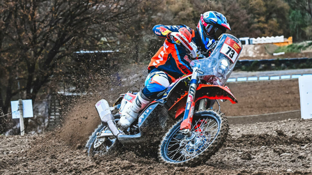 Edgar Canet: “El día que termine o gane el Dakar será el día más bonito de mi carrera” 10 Edgar Canet en su preparación para el Dakar 2025