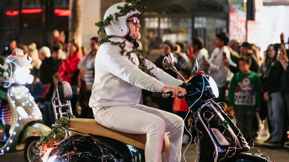 Atención si decoras tu moto con elementos navideños: la DGT te puede multar