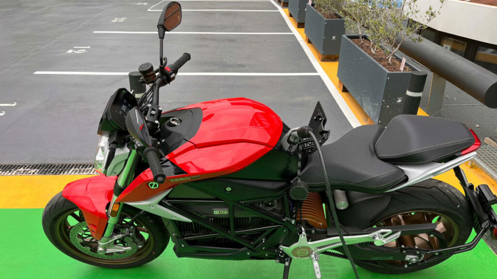 Las claves en la recarga de las motos eléctricas, contadas por los expertos de Zero Motorcyles 4 recarga motos eléctricas