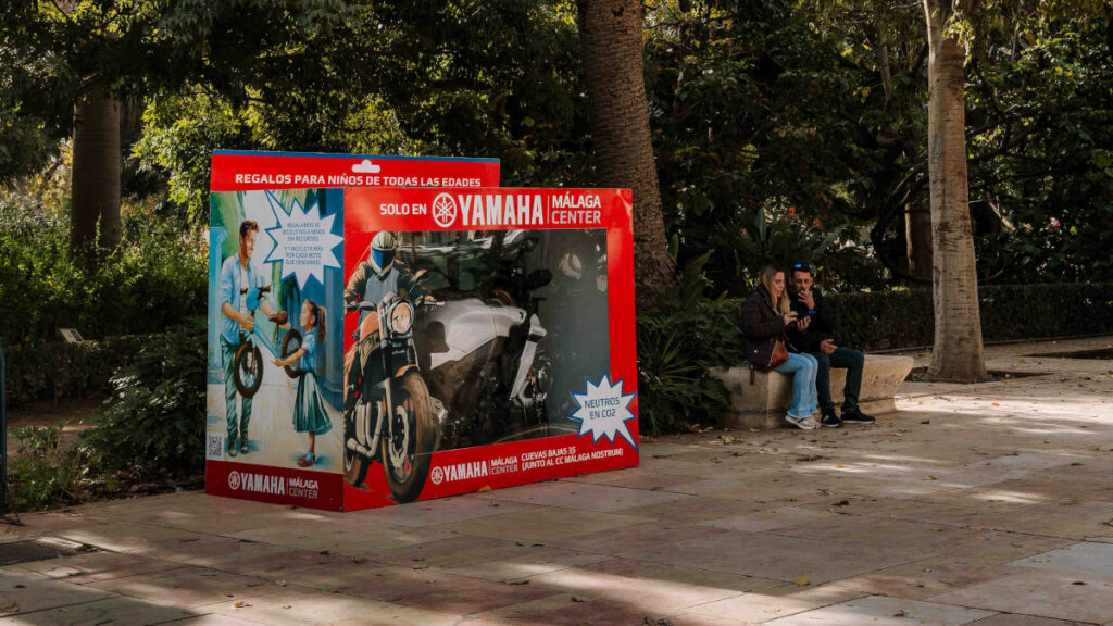 Este concesionario de Yamaha llena las calles de regalos 'muy especiales' 8 Campaña de Navidad de Yamaha Málaga Moto Center