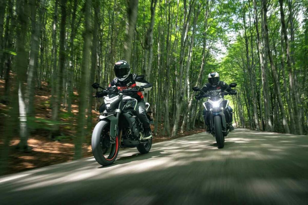 ¿Tu nueva moto naked sport con carnet A2 por menos de 5.000 euros? CFMOTO lo hace posible con una atractiva oferta 9 CFMOTO 450 NK