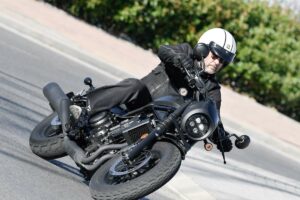 Fotos de las 10 motos custom más baratas del 2025 para carnet A2