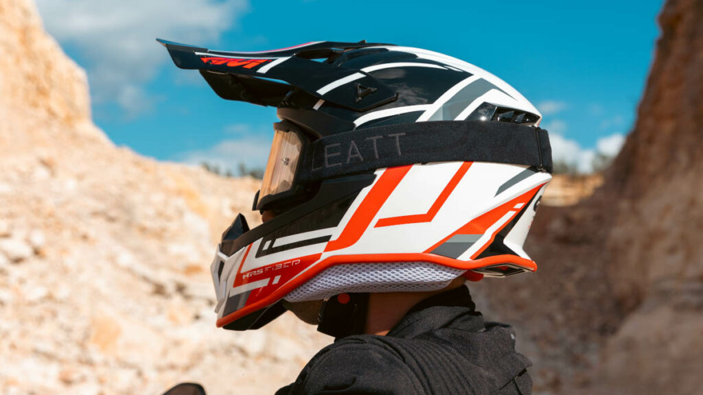Nuevo casco de moto GIVI 70.1 Vector: el carbono ya está aquí 3 GIVI 70.1 Logic