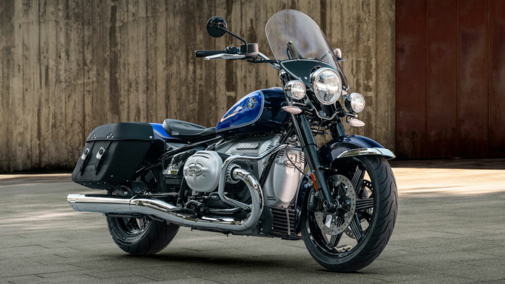 La BMW con el mayor motor bóxer de la historia se actualiza para 2025 10 BMW R 18 Classic 2025