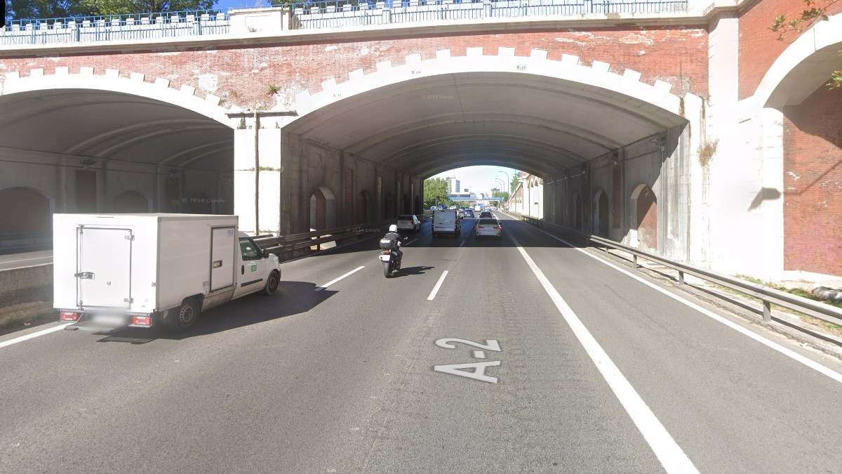 ¡Atención! Corte total del tráfico en la A-2 por la instalación de una pasarela peatonal 1 Corte Autovía A-2