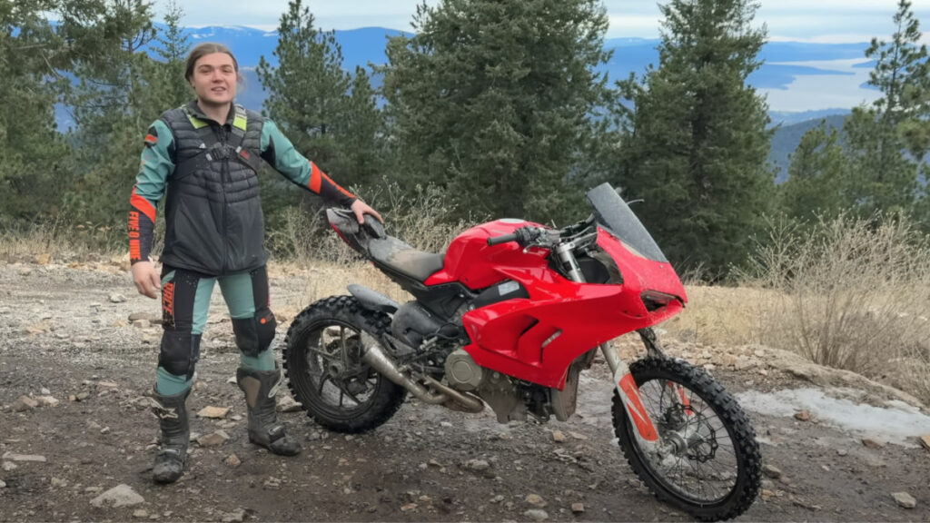 ¿Genialidad o locura? Este motero transforma una Ducati Panigale V4 en una máquina de enduro 8 Ducati Panigale V4 offroad