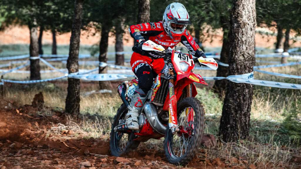 Mireia Badia anuncia su retirada: "aún falta mucho apoyo para las mujeres en el enduro" 11 Retirada de Mireia Badia