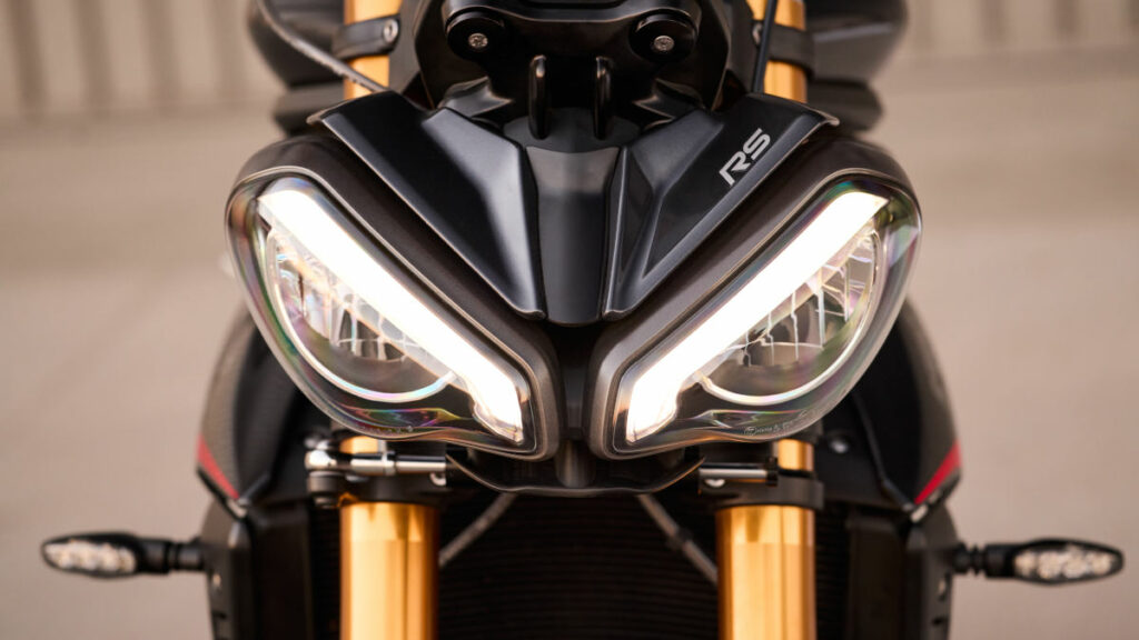 Triumph supera el récord de más de 100.000 motos vendidas en 2024 10 triumph speed triple 1200 rs 2025 59