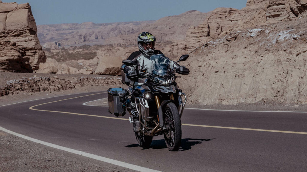 La moto trail superventas en España se actualiza para 2025... ¡sin variar su precio! 11 VOGE 900DSX Euro5+ 2025