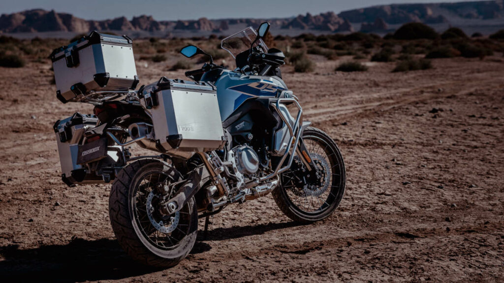 La moto trail superventas en España se actualiza para 2025... ¡sin variar su precio! 9 VOGE 900DSX Euro5+ 2025 moto trail