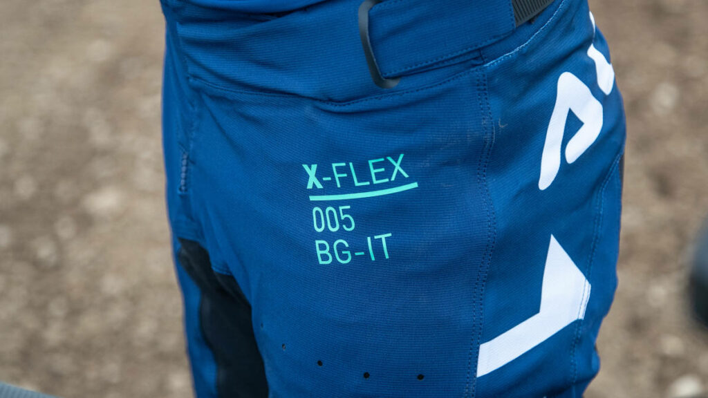 Siéntete como un pro del MX con la nueva equipación de Acerbis 11 Equipación de MX Acerbis X-Flex