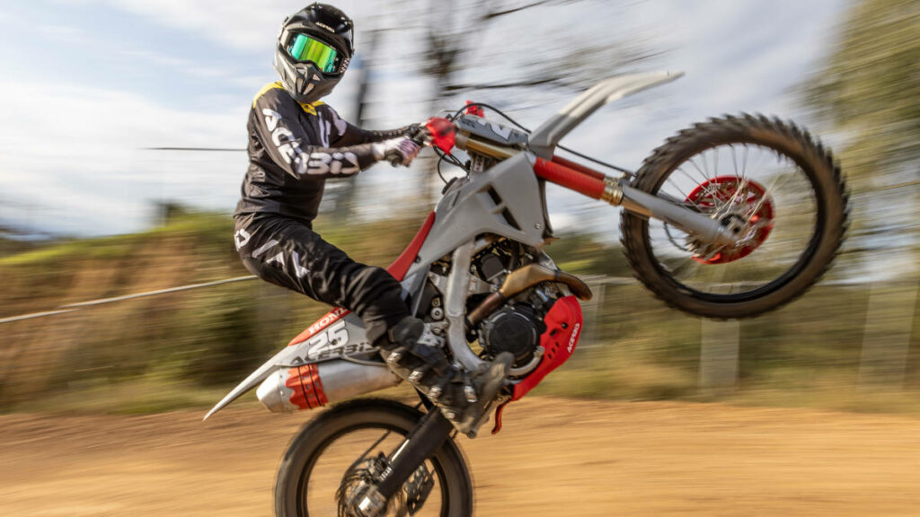 Siéntete como un pro del MX con la nueva equipación de Acerbis 10 Equipación de MX Acerbis X-Flex