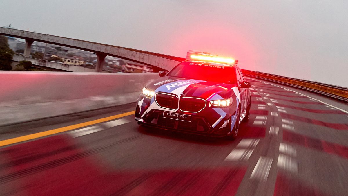 MotoGP tiene un nuevo Safety Car híbrido: BMW M5 Touring