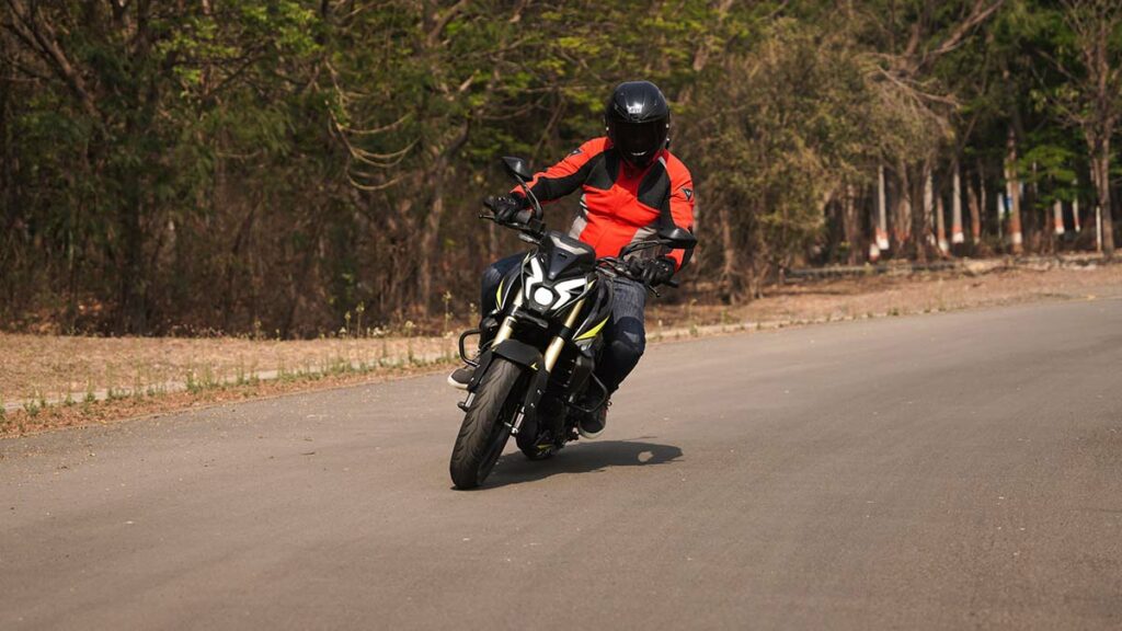 Bajaj India 11