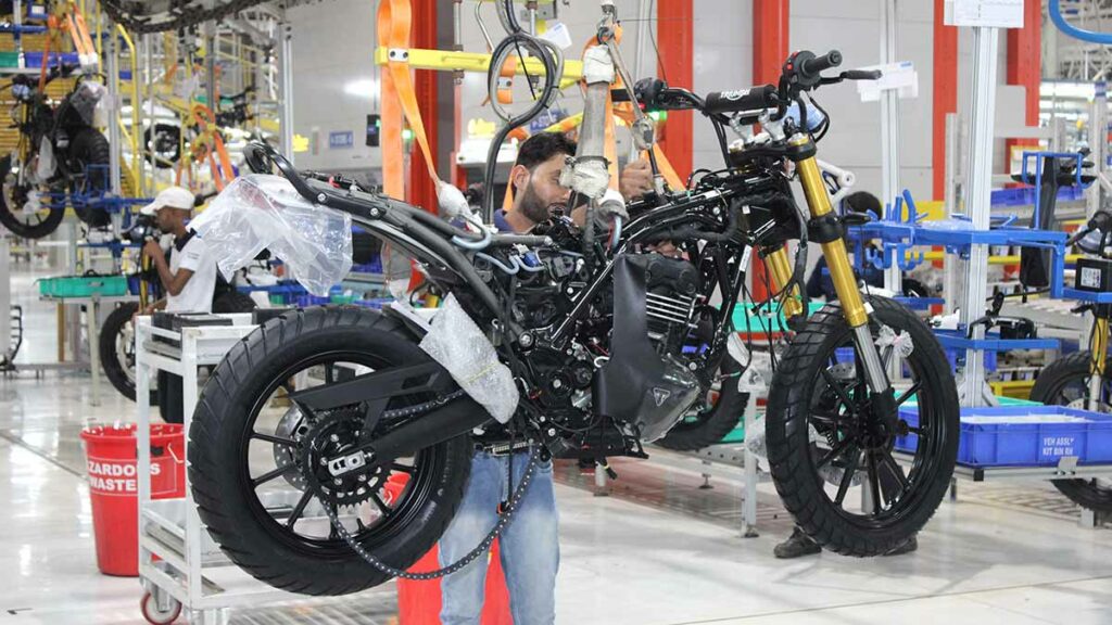 Bajaj anuncia importantes rebajas de precio para sus motos del carnet de coche y carnet A2 9 Bajaj India 14