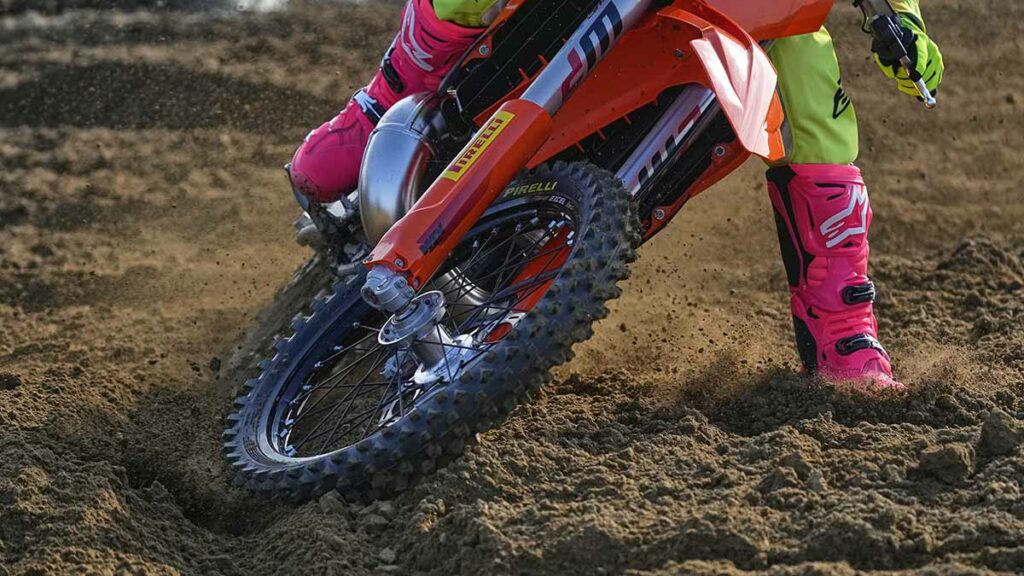 Pirelli presenta el SCORPION MX32 MID SOFT como evolución definitiva para motocross 12 Pirelli scorpion mx32 mid soft 6