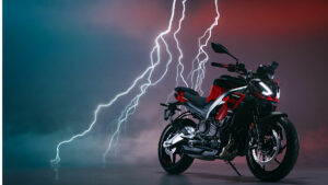 Fotos de la Aprilia Tuono 457 y Moto Guzzi V7 Sport en pre-reserva