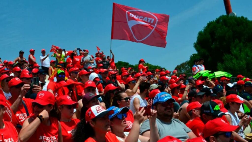 En la Tribuna Ducati de Jerez se apuesta todo al rojo 9 Ducati MotoGP 2025 Jerez 1