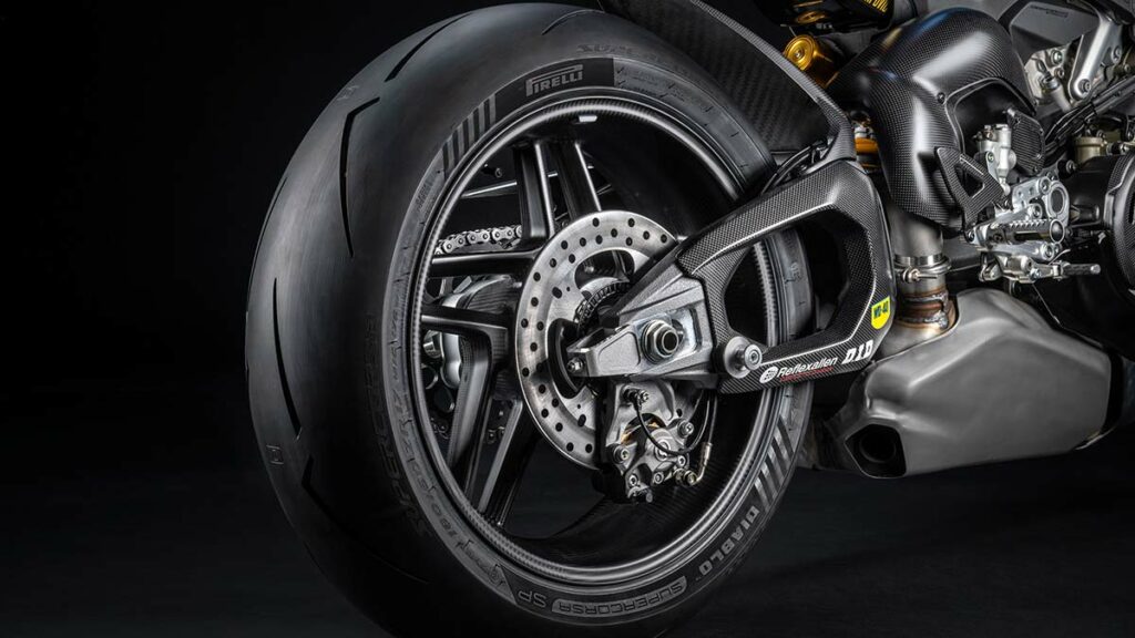 Ducati te presenta una Panigale V4 digna de Bagnaia para tu garaje 12 Ducati Panigale V4 Tricolore Italia 14