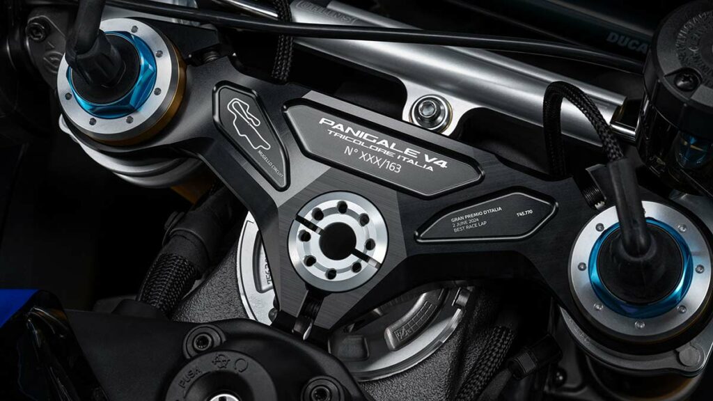 Ducati te presenta una Panigale V4 digna de Bagnaia para tu garaje 11 Ducati Panigale V4 Tricolore Italia 5